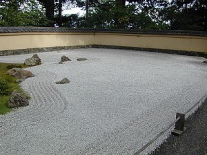  Японский сад:  вода и камни 